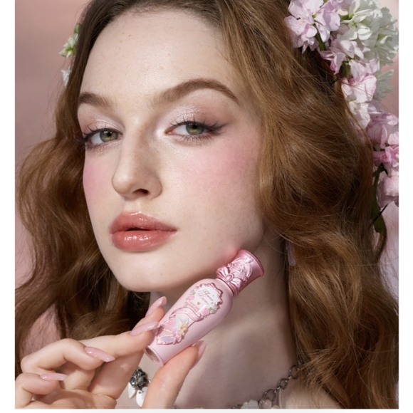 BNIB Flower Knows Lip Laquer - Go to the Moon - Picture 3 of 3